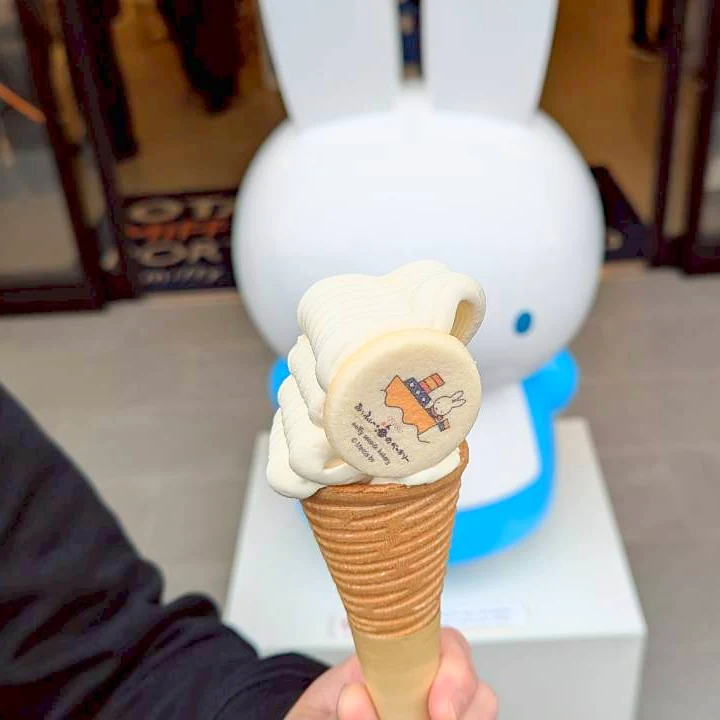 小樽 MIFFY PORT TOWNのなめらかソフトクリーム(北海道ミルク)